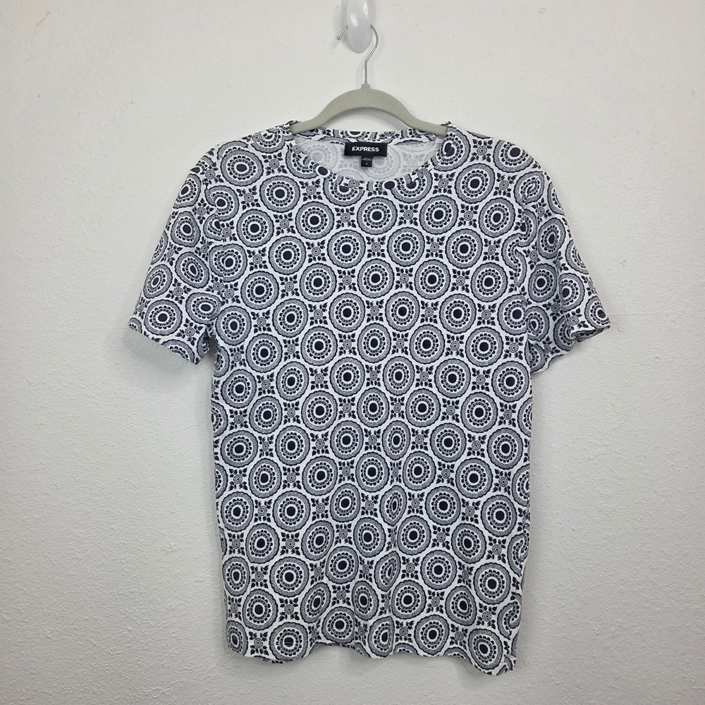 Express T-Shirt Women S White Blue Excellent Medallion Print Short Sleeve Top